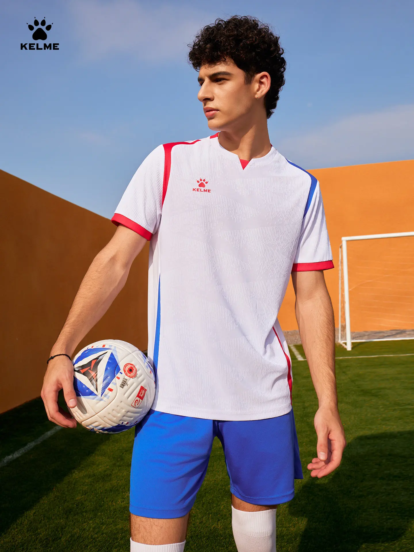 Футбольная форма Kelme: Мужской тренировочный комплект с коротким рукавом, спортивная форма с цветовыми блоками, индивидуальный дизайн для команды
Футбольная форма Kelme: Мужской тренировочный комплект с коротким рукавом, спортивная форма с цветовыми блоками, индивидуальный дизайн для команды