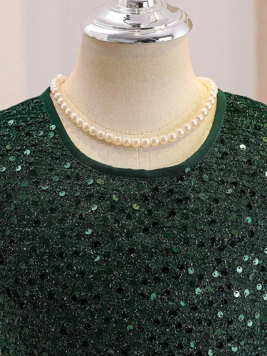 Elegant Sleeveless Sequin Dress Emerald Green Asymmetrical Hem Snug Fit
Elegant Sleeveless Sequin Dress Emerald Green Asymmetrical Hem Snug Fit