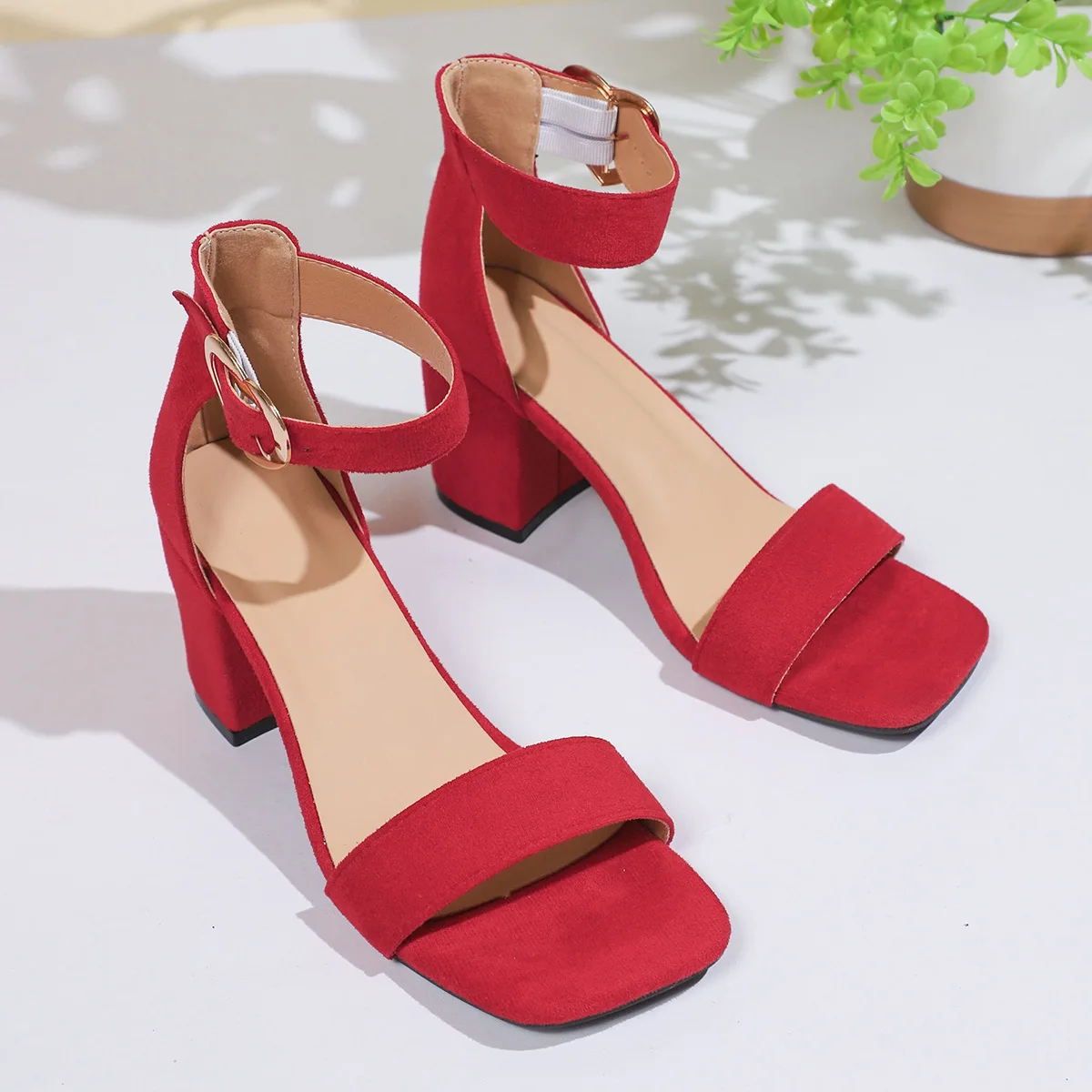 Women Sandals New Summer Fashion Sandals Medium High Heels Outdoor Elegant Wedding Shoes Bridal Plus Size Buckle Strap Sandals
Women Sandals New Summer Fashion Sandals Medium High Heels Outdoor Elegant Wedding Shoes Bridal Plus Size Buckle Strap Sandals