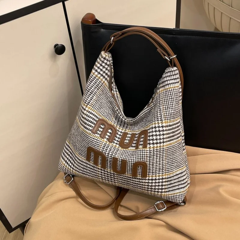 Luxury Women's Crossbody-Bag Crafted From Striped Leather Featuring Classic Elegant And Trendy Look
Luxury Women's Crossbody-Bag Crafted From Striped Leather Featuring Classic Elegant And Trendy Look 