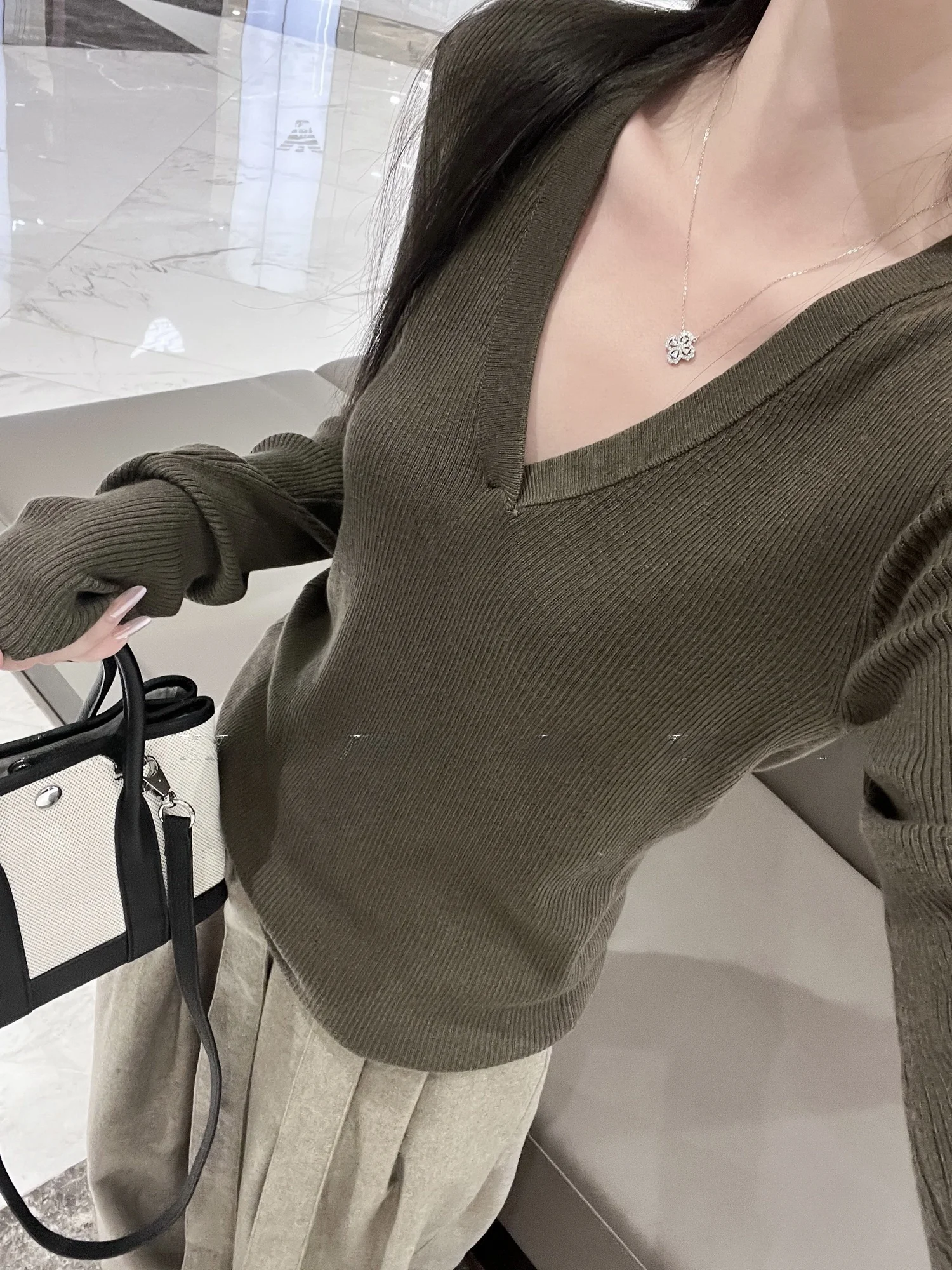 XXBAI Women's V-Ne Loose Knitted Base irt Long Sve Slimming Sweater Casual Sle Comfortable Soft Wool Blend Autumn Wi...
XXBAI Women's V-Ne Loose Knitted Base irt Long Sve Slimming Sweater Casual Sle Comfortable Soft Wool Blend Autumn Wi...