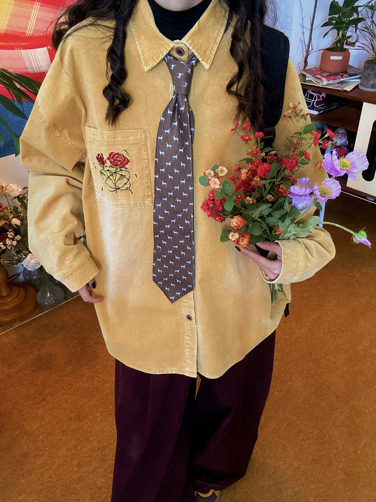 Ретро вельветовый длинный свеч-роза с вышивкой, потертый мужской осенний топ для колледжа, свободный крой, дышащий, износостойкий
Ретро вельветовый длинный свеч-роза с вышивкой, потертый мужской осенний топ для колледжа, свободный крой, дышащий, износостойкий