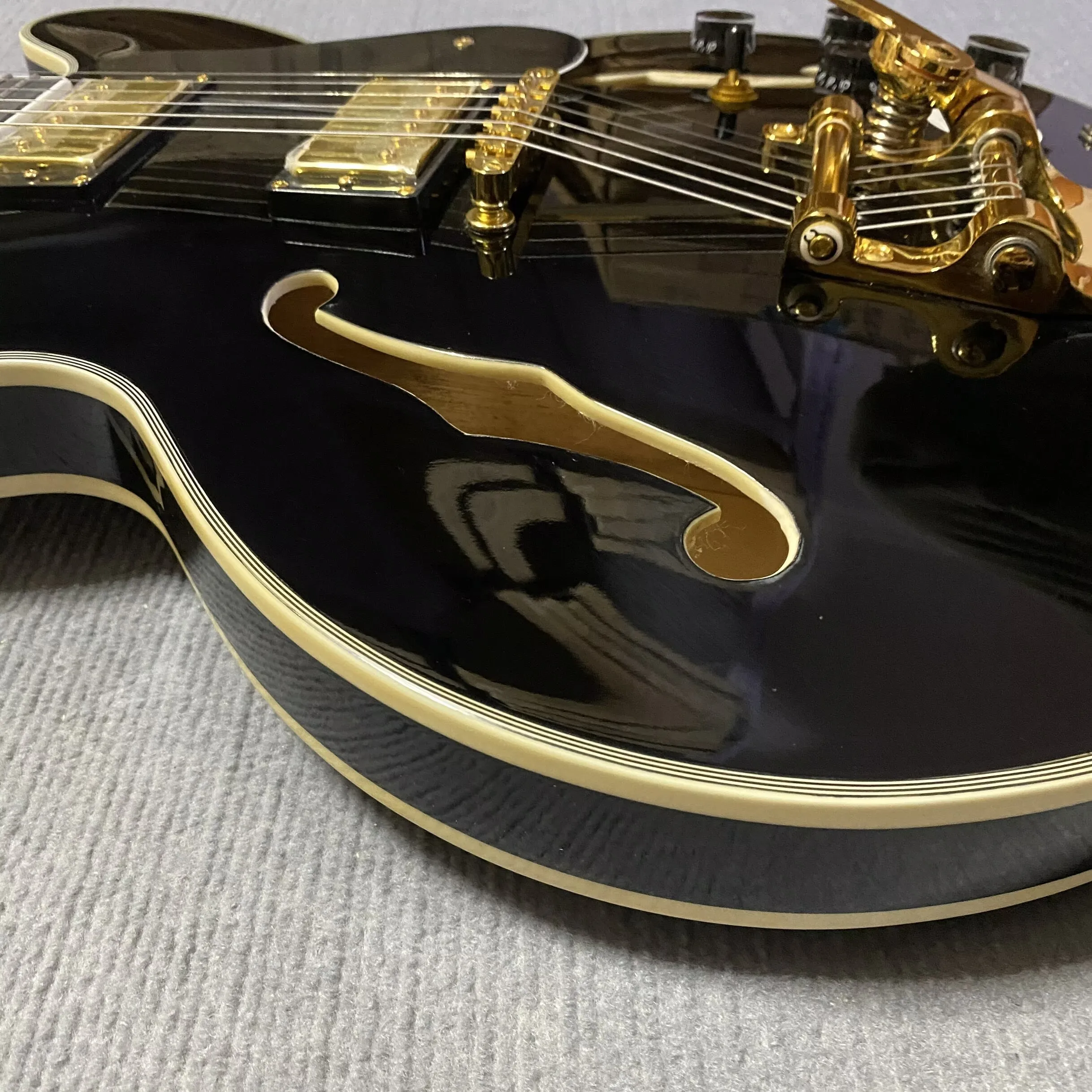 Colored striped guitar Real pictures of stock rock electric guitars. Shipped within 48 hours. No waiting.
Colored striped guitar Real pictures of stock rock electric guitars. Shipped within 48 hours. No waiting.
