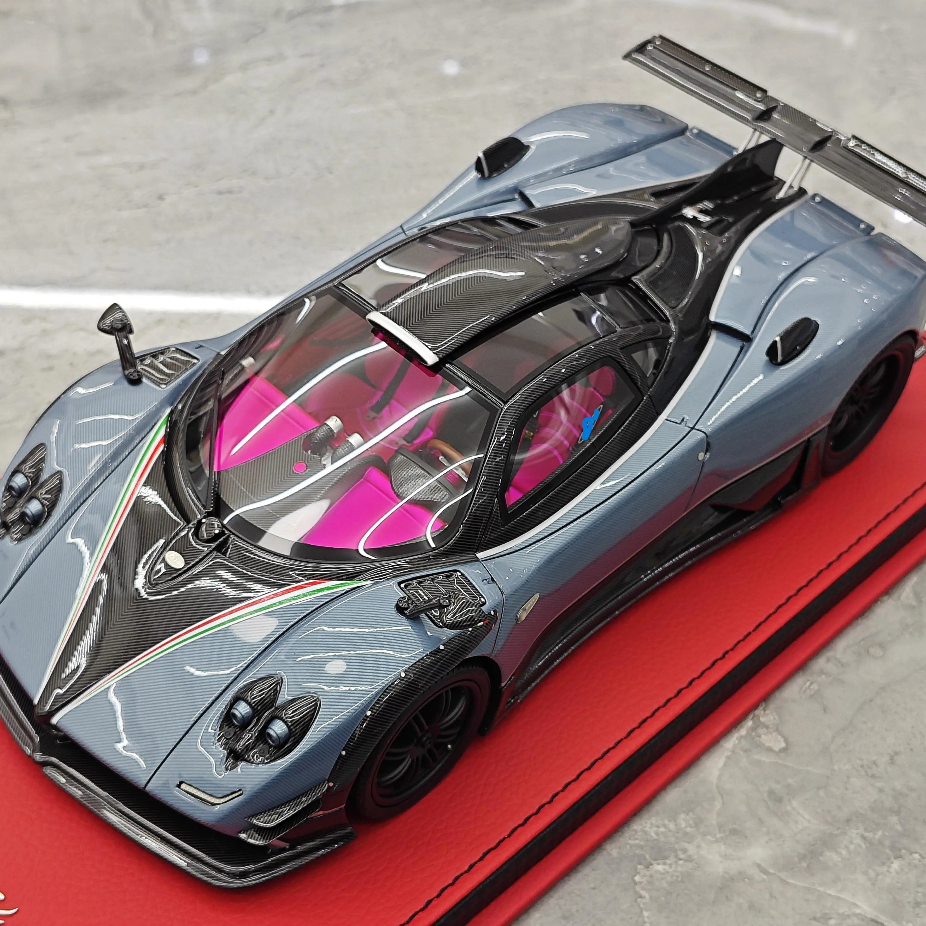 Peako 1:18 zonda Fantasma Evo Blue carbon fiber Diecast Model Car Resin Limited edition Collection
Peako 1:18 zonda Fantasma Evo Blue carbon fiber Diecast Model Car Resin Limited edition Collection