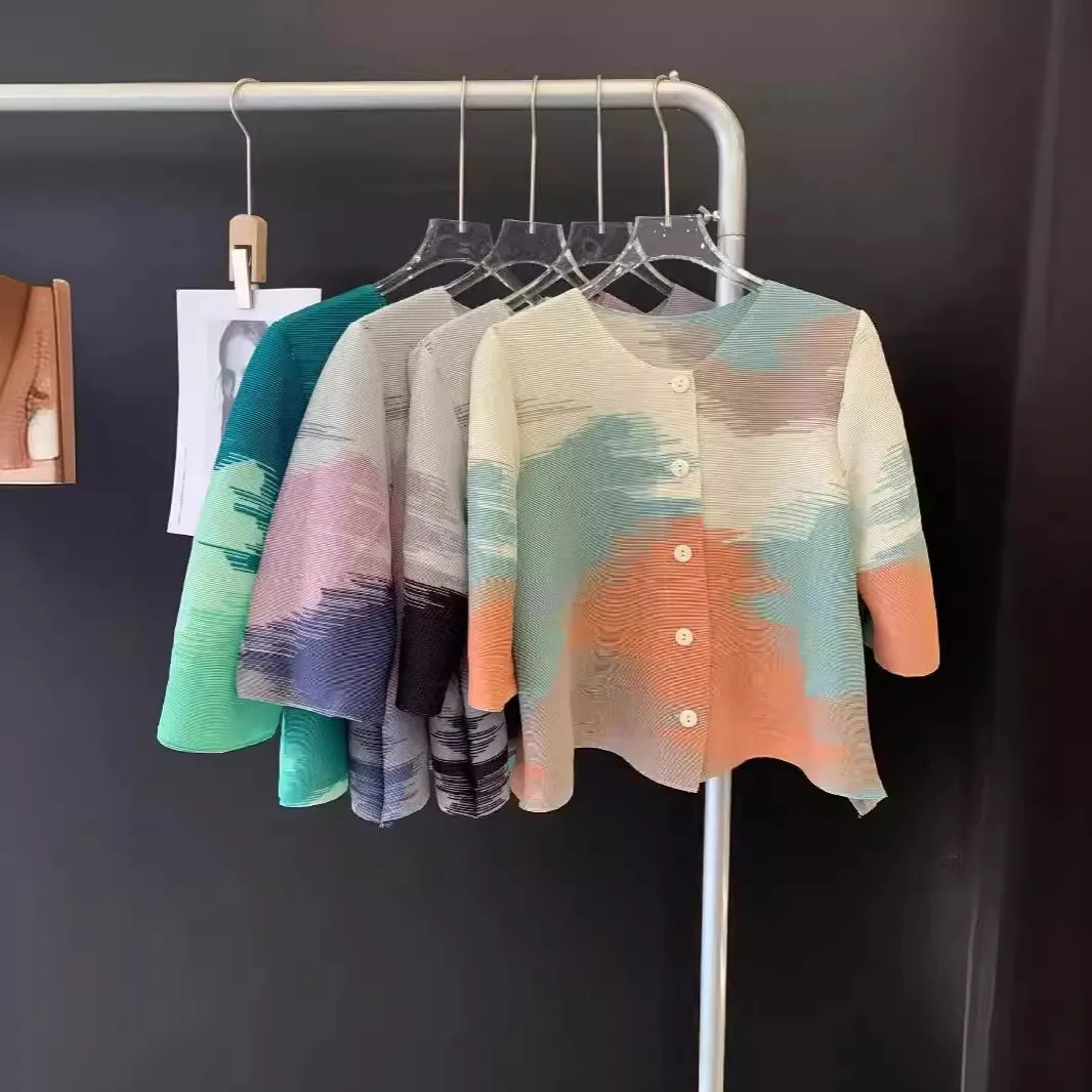Summer High-End Fashion Gradient Pleated Shirts Stylish Tops Mujer Shirt Slim Short-Sleeved Nine-Minute Sleeve Breath Blouses
Summer High-End Fashion Gradient Pleated Shirts Stylish Tops Mujer Shirt Slim Short-Sleeved Nine-Minute Sleeve Breath Blouses