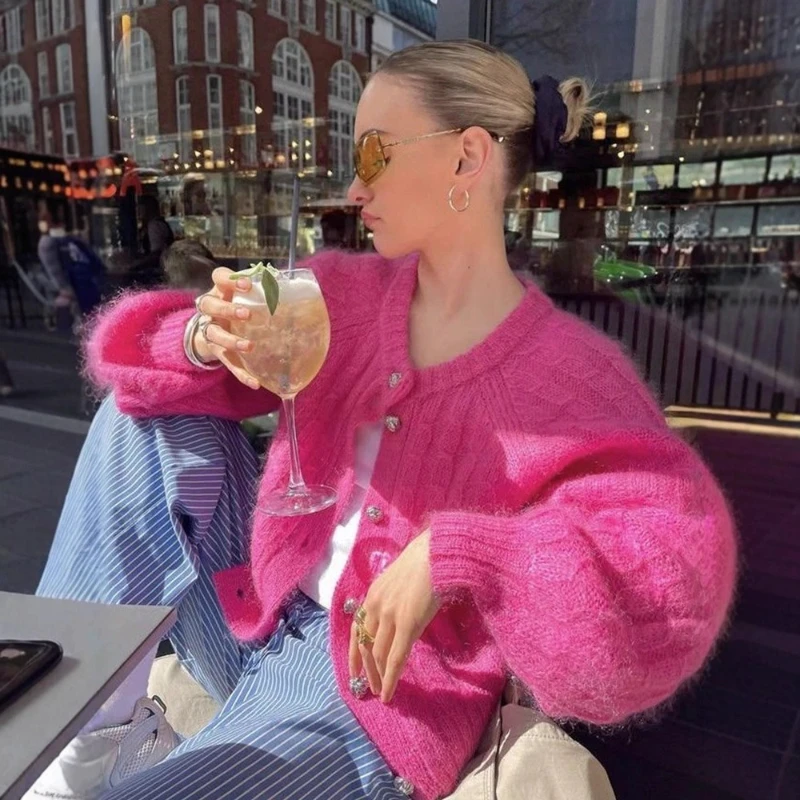 2025 New Soft and Gentle Style Slim Fit Versatile High-end Solid Color Knitted Sweater for Women
2025 New Soft and Gentle Style Slim Fit Versatile High-end Solid Color Knitted Sweater for Women