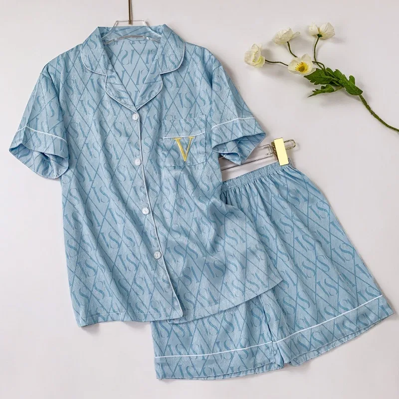 Spring and summer new short-sleeved loungewear letter printing temperament casual pajamas women
Spring and summer new short-sleeved loungewear letter printing temperament casual pajamas women