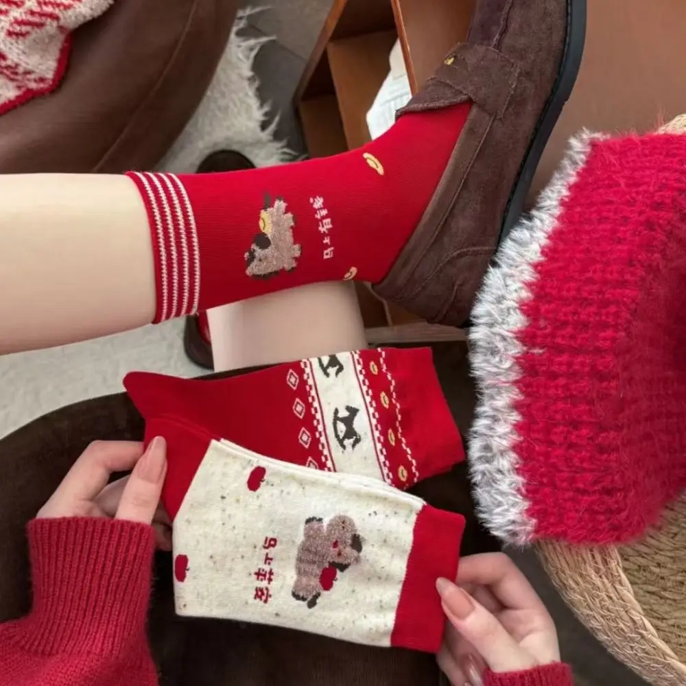Fashion Ruffle Horse Red Socks Chinese Style Cotton New Year Red Socks Mid-calf Hosiery 2026 Spring Festival Socks Streetwear
Fashion Ruffle Horse Red Socks Chinese Style Cotton New Year Red Socks Mid-calf Hosiery 2026 Spring Festival Socks Streetwear