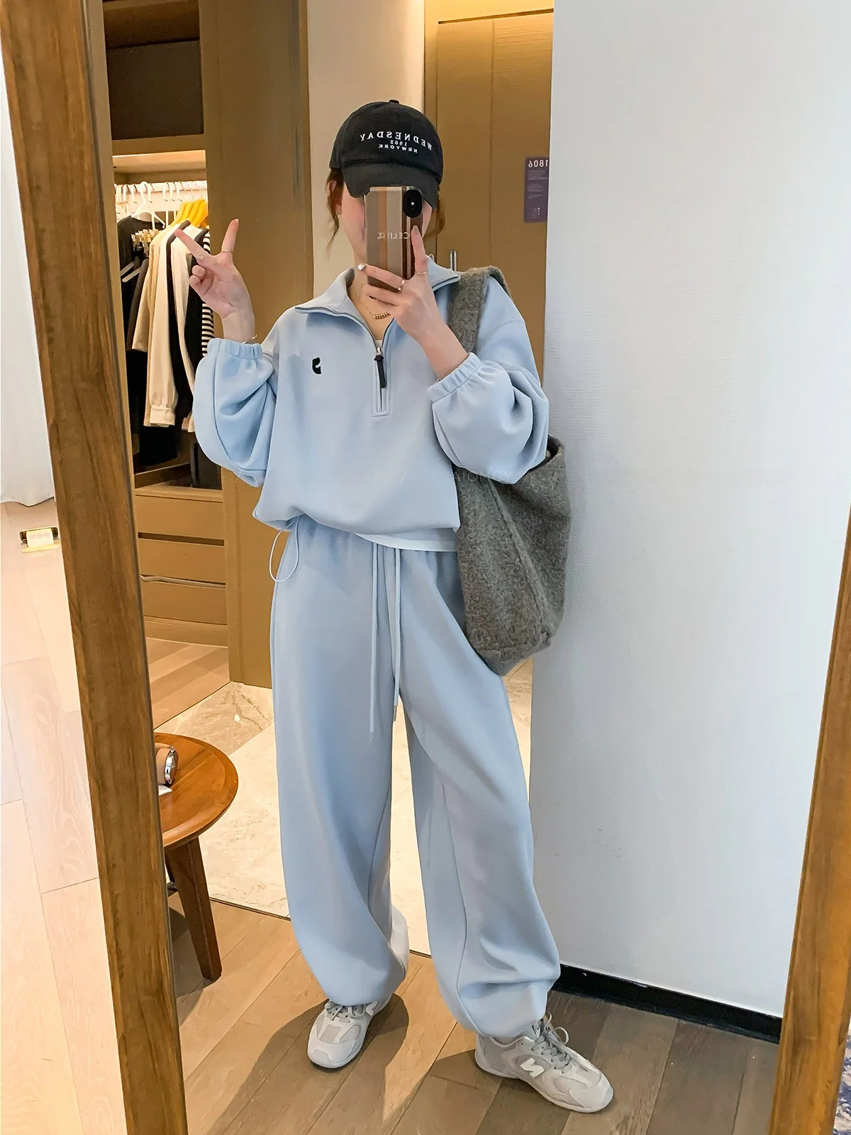 Fashionable Love Devil Fish Hoodie Set Women's Wide Leg Sweatpants Two Piece Set Spring 2026 Casual Sportswear Ensemble
Fashionable Love Devil Fish Hoodie Set Women's Wide Leg Sweatpants Two Piece Set Spring 2026 Casual Sportswear Ensemble