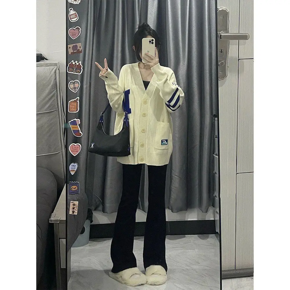 Streetwear Femmes Girl Jeans Embroidery Floral Pattern Print Graphic Art Decoration Female Clothing Denim Fashion Aesthetic
Streetwear Femmes Girl Jeans Embroidery Floral Pattern Print Graphic Art Decoration Female Clothing Denim Fashion Aesthetic