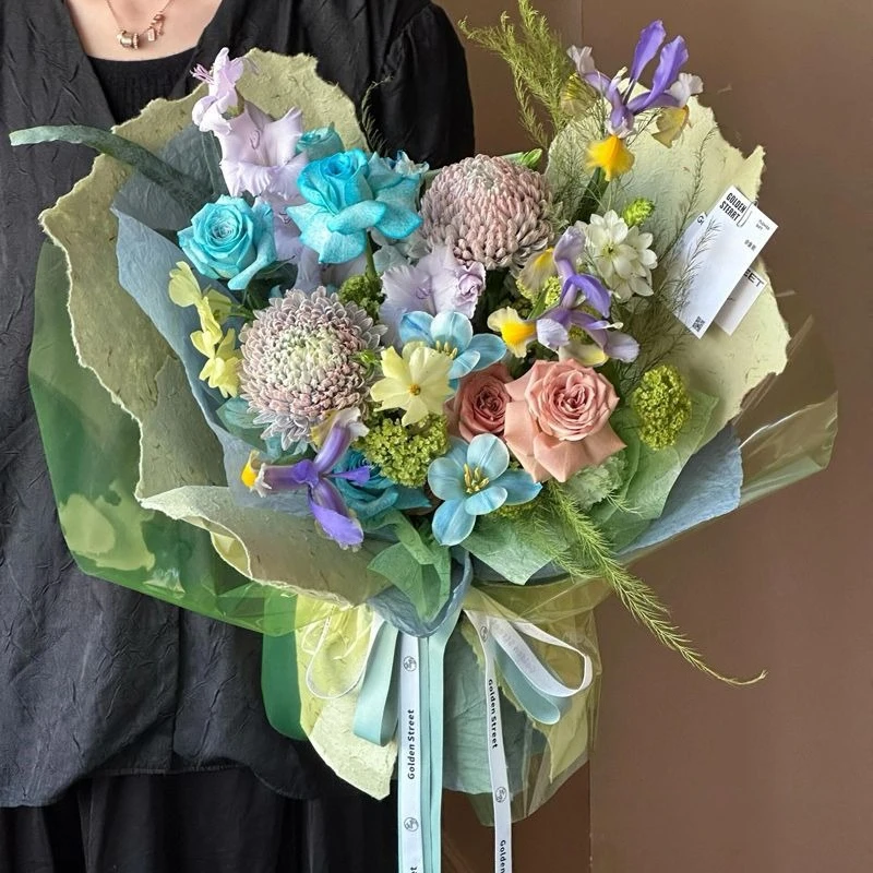 Tear Off Packaging Paper By Hand with Petals Flower Bouquet Wrapped in Flower Paper Gift Decoration DIY Handmade Materials
Tear Off Packaging Paper By Hand with Petals Flower Bouquet Wrapped in Flower Paper Gift Decoration DIY Handmade Materials