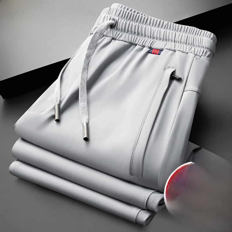 Мужские повседневные брюки из высококачественного ледяного шелка, летние, тонкие, свободного прямого кроя, быстросохнущие, спортивные, для мужчин среднего возраста, модные, городские, повседневные.
Мужские повседневные брюки из высококачественного ледяного шелка, летние, тонкие, свободного прямого кроя, быстросохнущие, спортивные, для мужчин среднего возраста, модные, городские, повседневные.