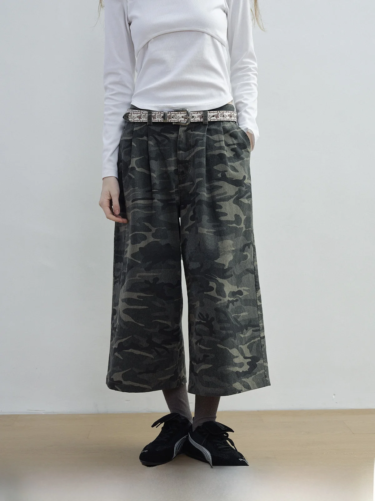 KOKOASOKO Camouflage Print Casual Pants Women's Loose Wide Leg Straight Cut Spring Autumn New Style Workwear Trousers
KOKOASOKO Camouflage Print Casual Pants Women's Loose Wide Leg Straight Cut Spring Autumn New Style Workwear Trousers