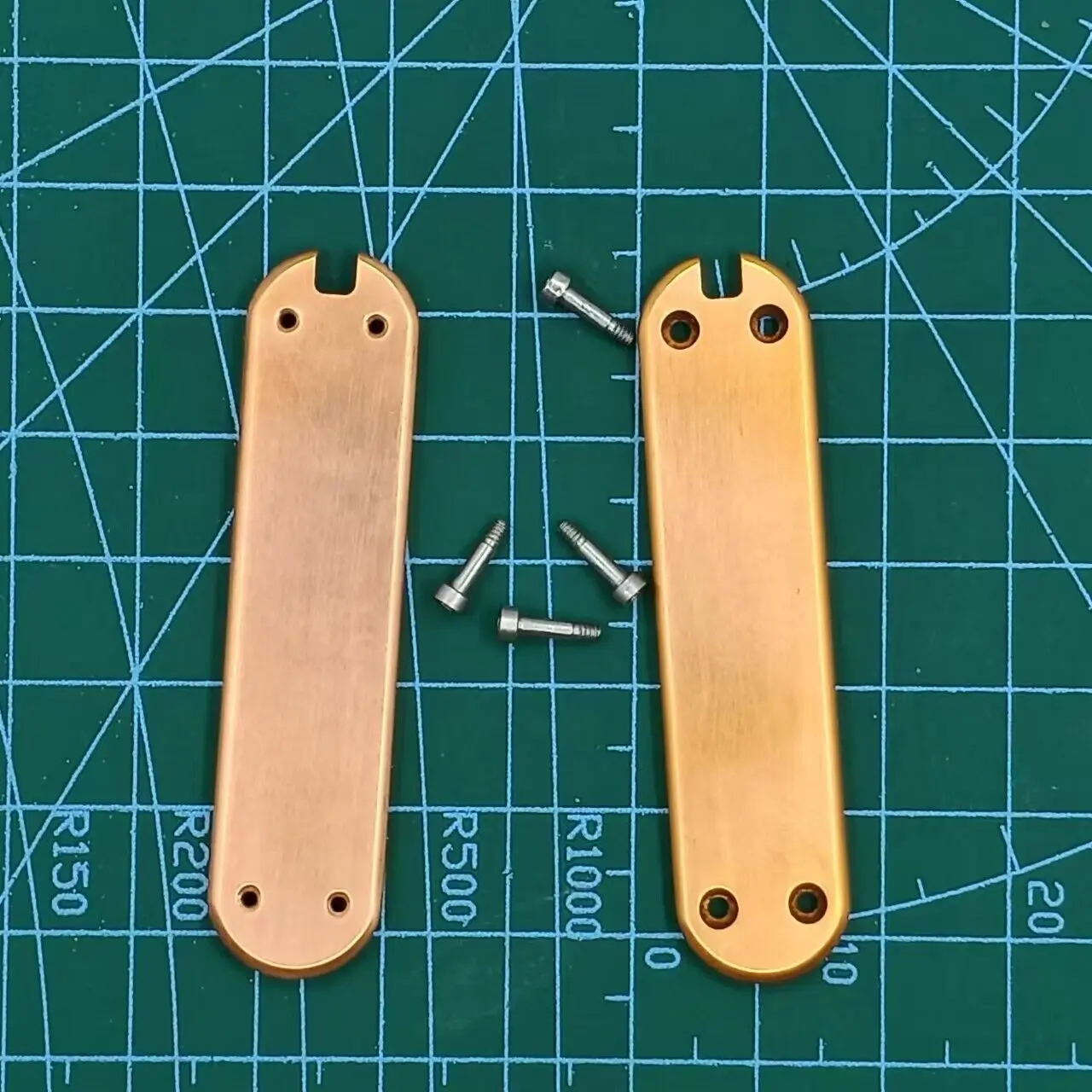 1 Pair Red Copper Knife Handle Scales For 58mm multifunctional Swiss army knives
1 Pair Red Copper Knife Handle Scales For 58mm multifunctional Swiss army knives