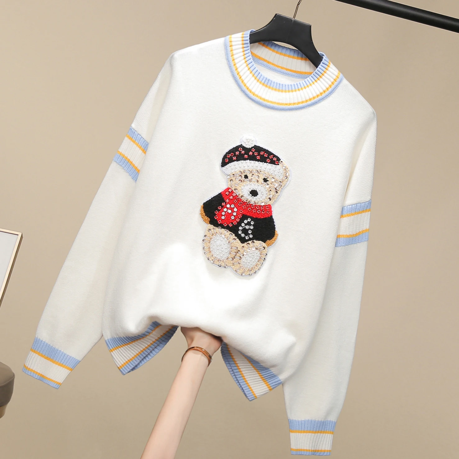 Осенне-зимний вязаный свитер с вышивкой медведя, свободный крой, круглый вырез, женский, в университетском стиле, с контрастными цветами, длинный рукав, топ для ношения под одеждой
Осенне-зимний вязаный свитер с вышивкой медведя, свободный крой, круглый вырез, женский, в университетском стиле, с контрастными цветами, длинный рукав, топ для ношения под одеждой
