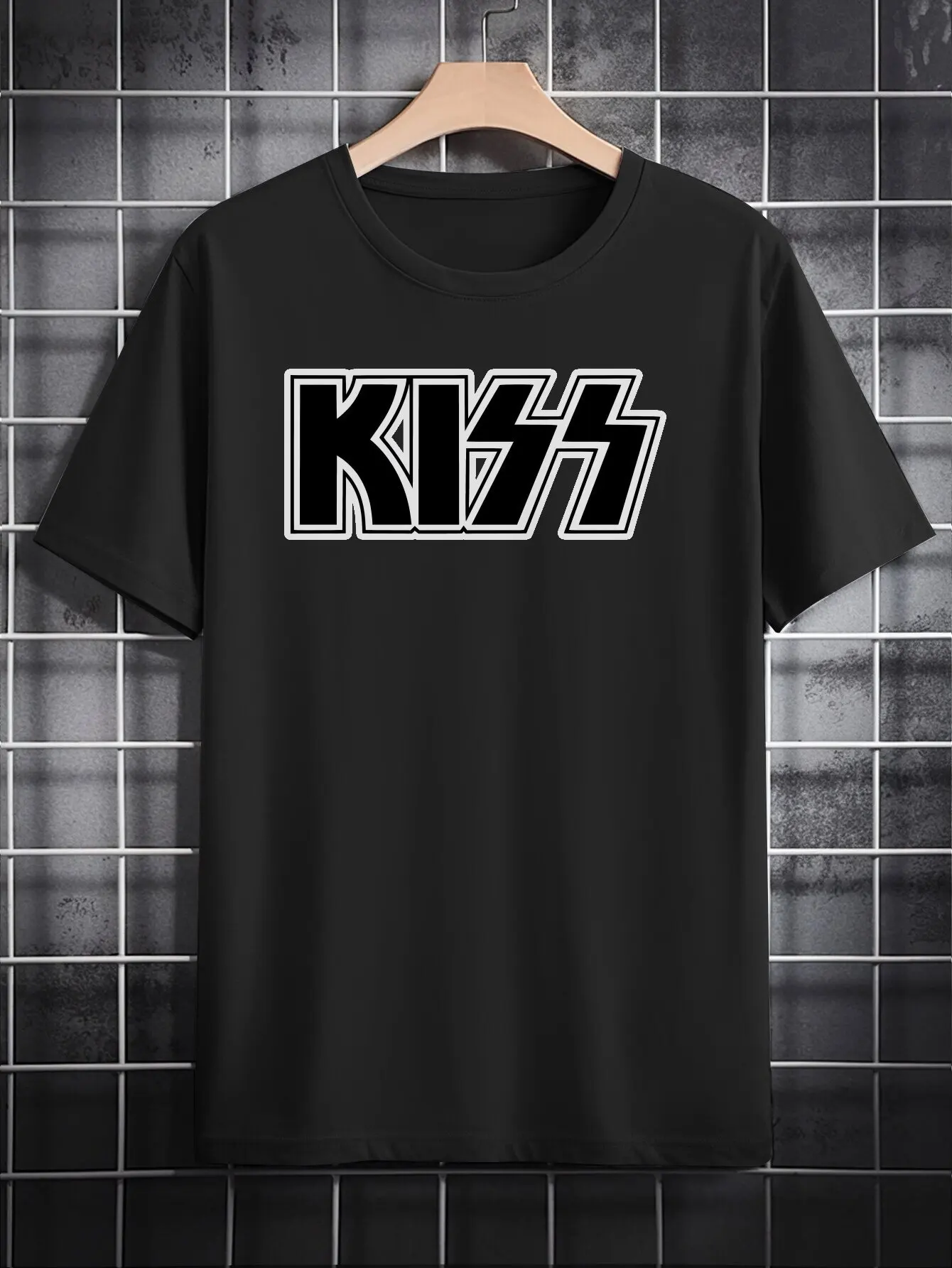 Мужская повседневная футболка с круглым вырезом и винтажным принтом «KISS» — полиэстер, можно стирать в машине 
Мужская повседневная футболка с круглым вырезом и винтажным принтом «KISS» — полиэстер, можно стирать в машине