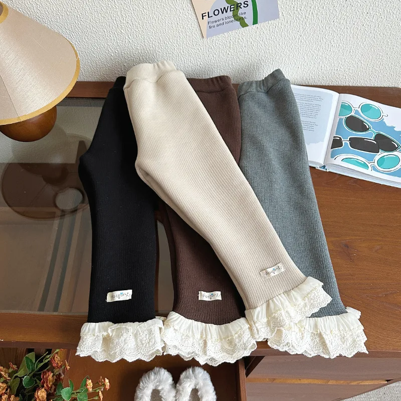 Girls' plush bottom pants, autumn and winter children's thick one-piece plush outer pants, baby girls' winter clothes warm pants
Girls' plush bottom pants, autumn and winter children's thick one-piece plush outer pants, baby girls' winter clothes warm pants