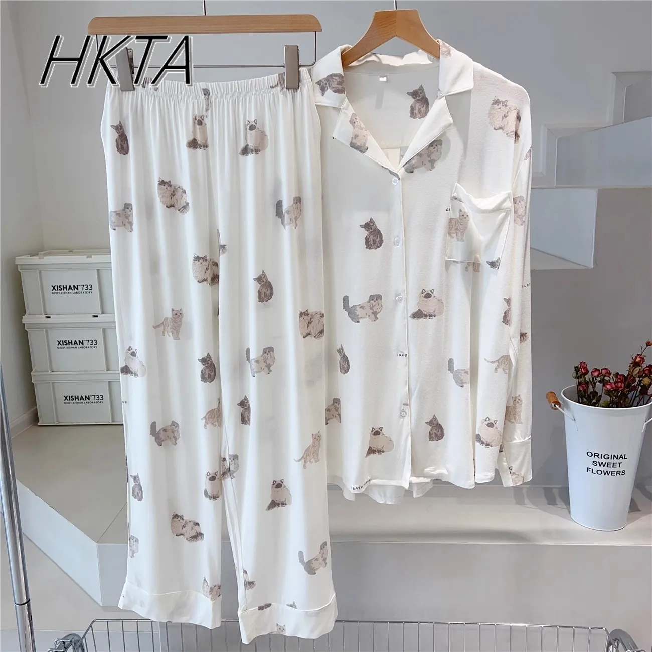 Японские весенние новые хлопковые пижамы из модала с милым котом, женские милые брюки с длинными рукавами, комплект из 2 предметов, свободный повседневный кардиган, одежда для сна
Японские весенние новые хлопковые пижамы из модала с милым котом, женские милые брюки с длинными рукавами, комплект из 2 предметов, свободный повседневный кардиган, одежда для сна