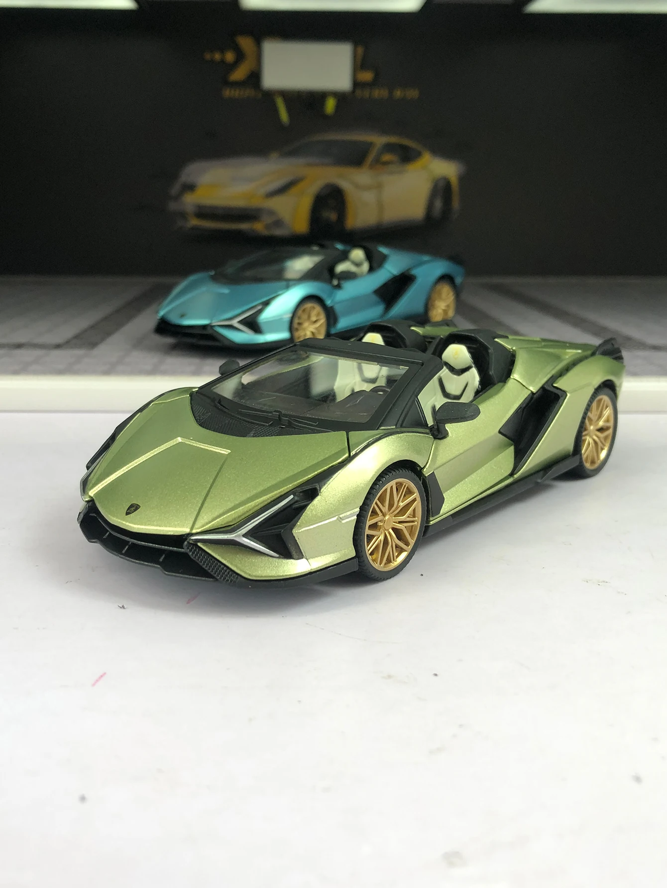 TSC 1:32 simulation zinc alloy Lamborghini Sian Roadster model car, static ornament, metal collectible gift car
TSC 1:32 simulation zinc alloy Lamborghini Sian Roadster model car, static ornament, metal collectible gift car