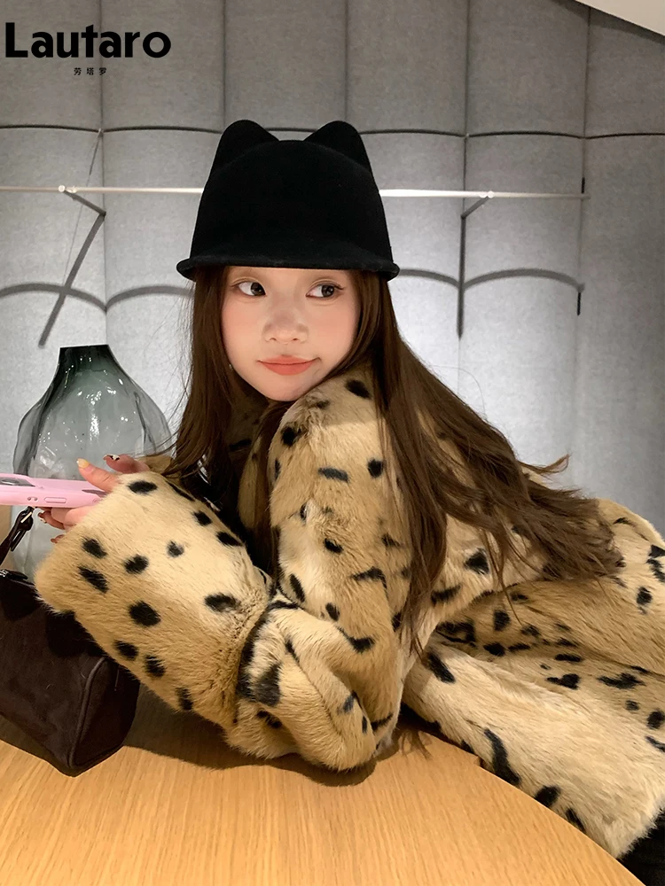Lautaro Autumn Winter Short Colorful Thick Warm Soft Chic Leopard Print Faux Fur Coat Women Turn-Down Collar Fluffy Jacket 2026
Lautaro Autumn Winter Short Colorful Thick Warm Soft Chic Leopard Print Faux Fur Coat Women Turn-Down Collar Fluffy Jacket 2026