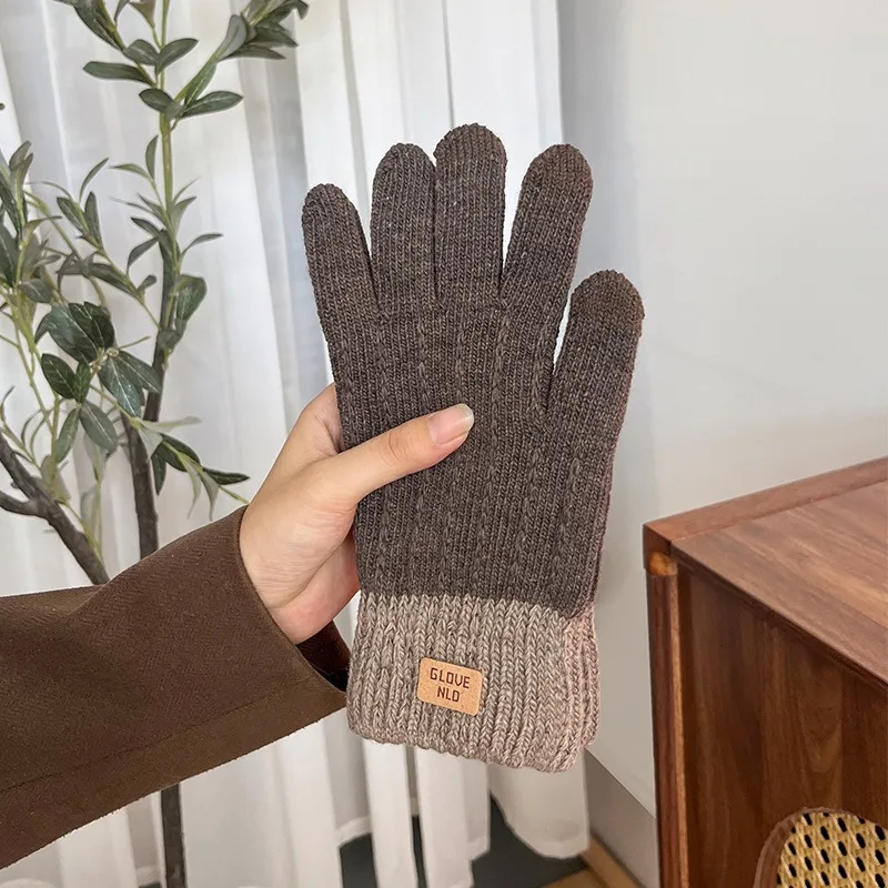 Knitted gloves for men and women, touch screen to keep warm in winter, plush wool, thickened in autumn , cold and windproof
Knitted gloves for men and women, touch screen to keep warm in winter, plush wool, thickened in autumn , cold and windproof