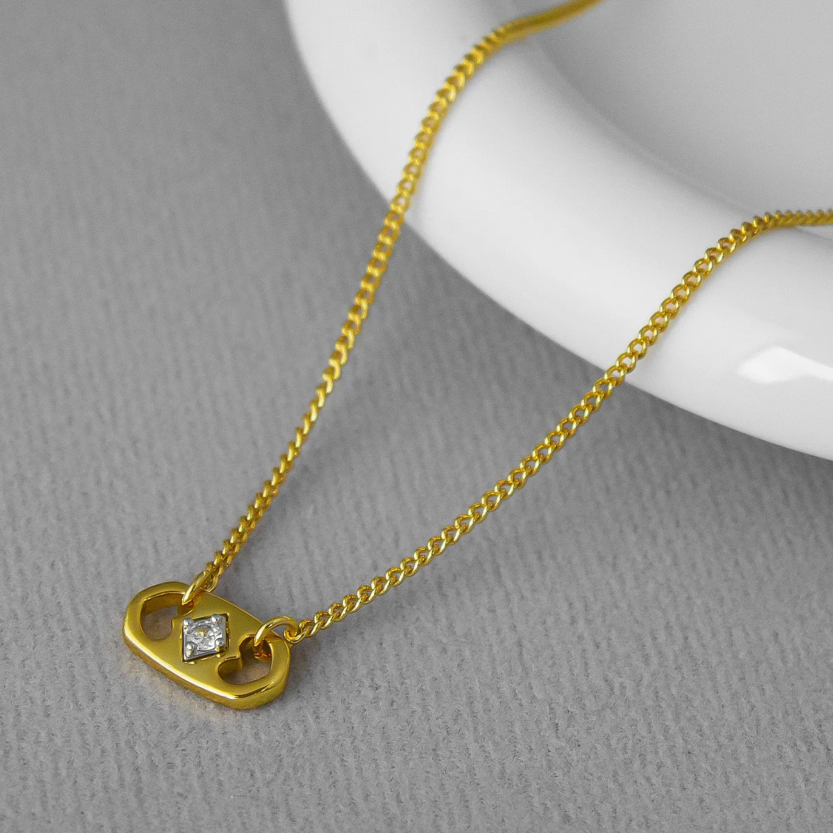 YEEVAA Christmas Series Oval Hollow Zircon Short Pendant Necklace, Elegant and Sparkling Design, Fashion Jewelry for Women
YEEVAA Christmas Series Oval Hollow Zircon Short Pendant Necklace, Elegant and Sparkling Design, Fashion Jewelry for Women