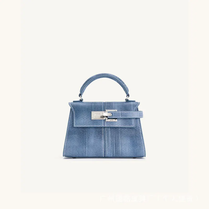 2026 New Trapezoidal Bag, New Style, Genuine Leather, Women's Bag, High-End, Versatile, Crossbody Bag, Fashionable, Niche Style
2026 New Trapezoidal Bag, New Style, Genuine Leather, Women's Bag, High-End, Versatile, Crossbody Bag, Fashionable, Niche Style