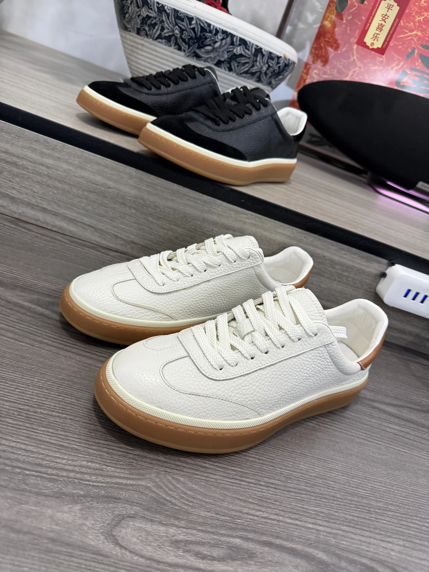Men's Casual Breathable Leather Shoes Lightweight Comfortable Litchi Grain Soft Cowhide Fashionable Dequn Rubber Sole
Men's Casual Breathable Leather Shoes Lightweight Comfortable Litchi Grain Soft Cowhide Fashionable Dequn Rubber Sole