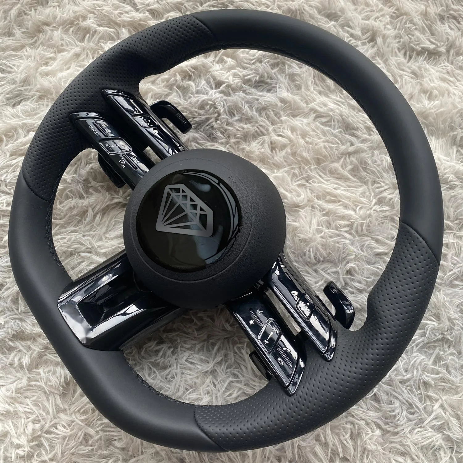 MT auto steering wheel leather volant amg for volante mercedes gla x156 W246 volant w177 GLK GLC X253 CLA C117 S Class W205 W213
MT auto steering wheel leather volant amg for volante mercedes gla x156 W246 volant w177 GLK GLC X253 CLA C117 S Class W205 W213