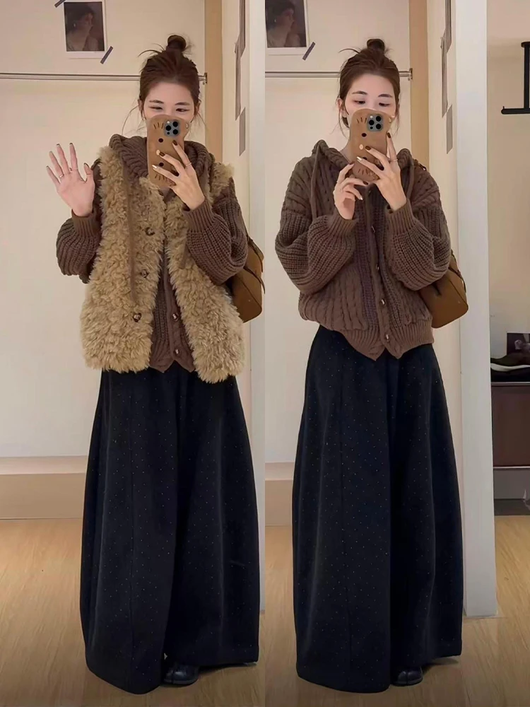 Lush Brown Faux Fur Vest And Casual Pants Set Cozy Winter Three-Piece Suit Women's Fashion Loose Fit Warm round Neck Top
Lush Brown Faux Fur Vest And Casual Pants Set Cozy Winter Three-Piece Suit Women's Fashion Loose Fit Warm round Neck Top