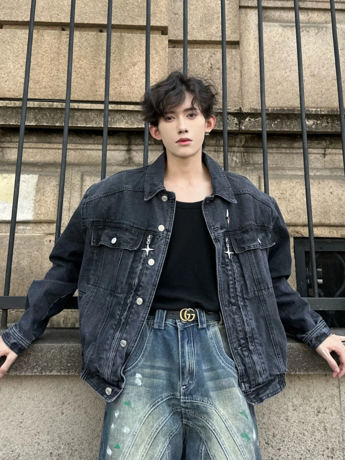 Мужская джинсовая куртка в американском ретро-стиле, модная, с эффектом высокого класса, с наплечниками, джинсовое пальто CleanFit, повседневный свободный крой
Мужская джинсовая куртка в американском ретро-стиле, модная, с эффектом высокого класса, с наплечниками, джинсовое пальто CleanFit, повседневный свободный крой