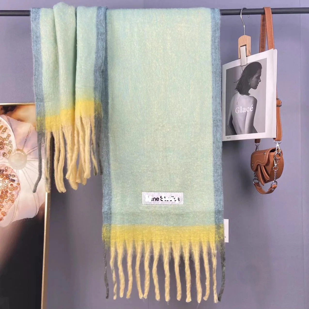 2025 new letter stripe plaid circular yarn women's scarf essential for winter super warm thick outer shawl soft friendly scarf
2025 new letter stripe plaid circular yarn women's scarf essential for winter super warm thick outer shawl soft friendly scarf