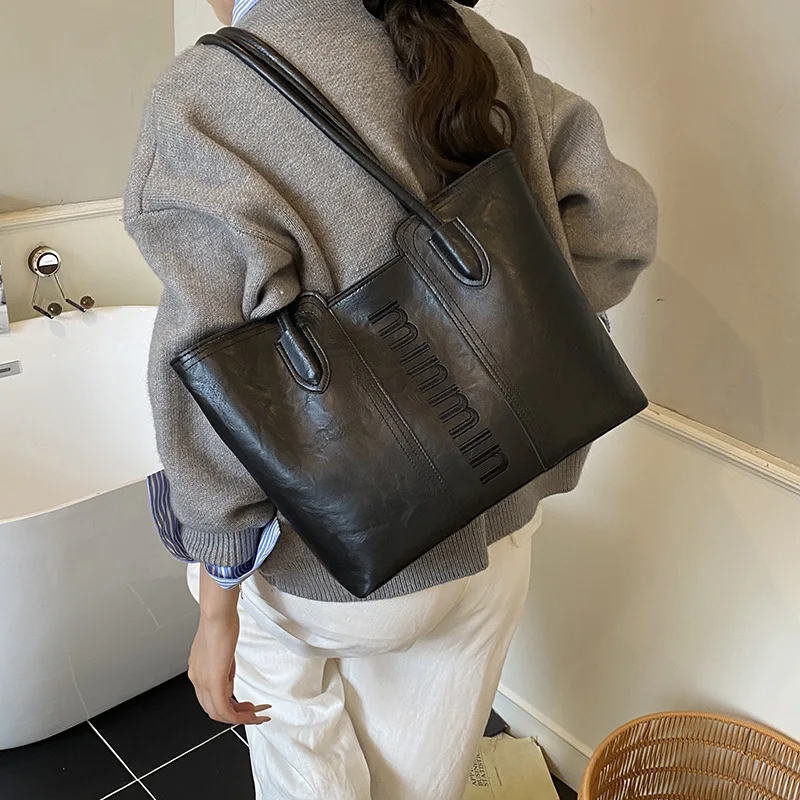 2026 New Women's Tote Bag - Large Capacity Retro Bucket Design, High-End Minimalist Style, Versatile Handheld & Shoulder Bag
2026 New Women's Tote Bag - Large Capacity Retro Bucket Design, High-End Minimalist Style, Versatile Handheld & Shoulder Bag