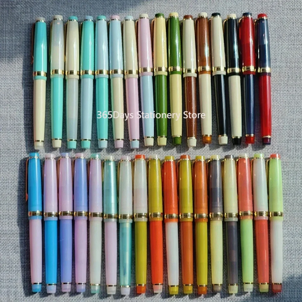 Оригинальная перьевая ручка Jinhao 82, индивидуальная разноцветная акриловая ручка Макарон EF/F/M/оформление под золото, с конвертером
Оригинальная перьевая ручка Jinhao 82, индивидуальная разноцветная акриловая ручка Макарон EF/F/M/оформление под золото, с конвертером