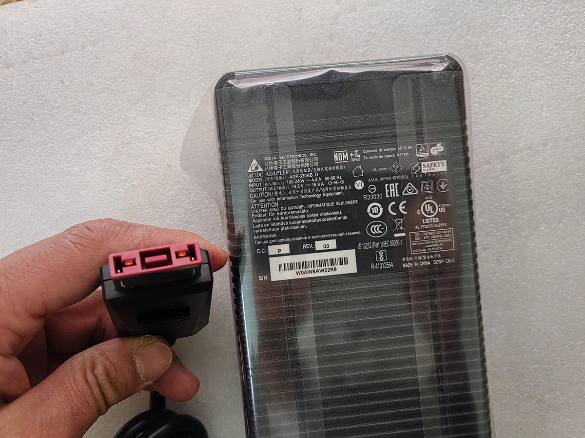 OEM Delta 330W 19.5V 16.9A ADP-330AB D 140769-11 For ASUS ROG GX800 GL702VI GTX1080 Laptop AC/DC Adapter
OEM Delta 330W 19.5V 16.9A ADP-330AB D 140769-11 For ASUS ROG GX800 GL702VI GTX1080 Laptop AC/DC Adapter