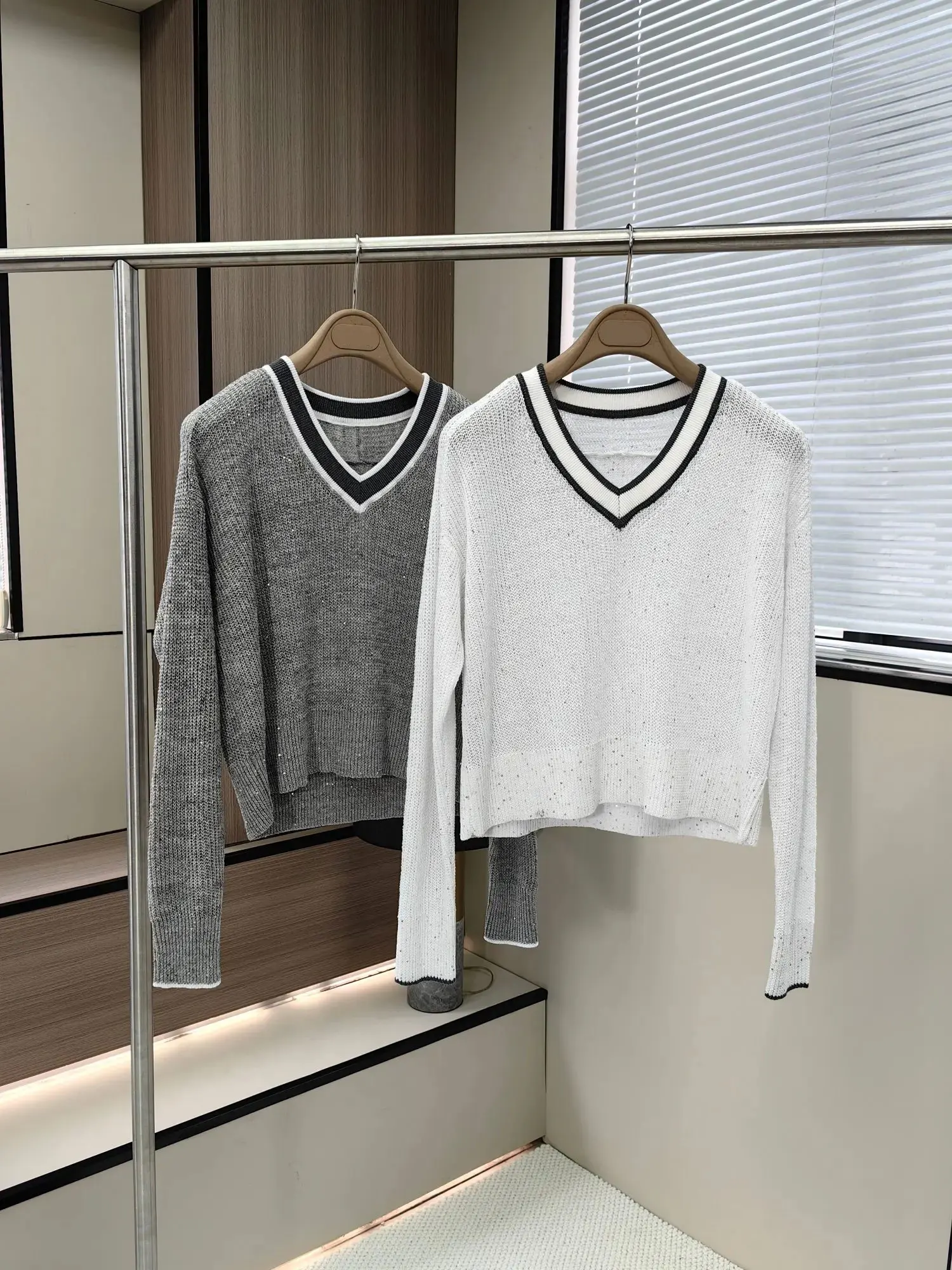 2024 Spring New Women's Knitwear V-neck Casual Retro Linen Loose Long Sleeve Knitwear Women
2024 Spring New Women's Knitwear V-neck Casual Retro Linen Loose Long Sleeve Knitwear Women