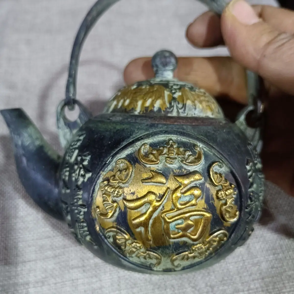 Antique bronze collection, pure copper Fu character pot, exquisite craftsmanship, pure pulp
Antique bronze collection, pure copper Fu character pot, exquisite craftsmanship, pure pulp