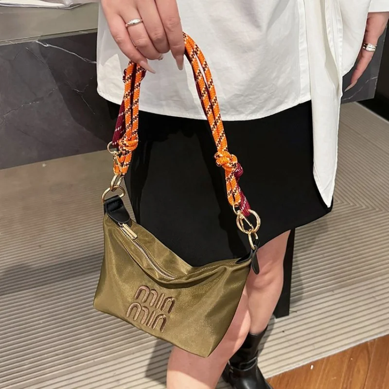 High-End Women Luxury Tote Bag With Fine Craftsmanship And Water-Resistant Material Suitable For City Commute
High-End Women Luxury Tote Bag With Fine Craftsmanship And Water-Resistant Material Suitable For City Commute