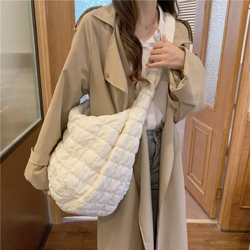 2024 Autumn and Winter New Large Bag Women's Casual Personality Lightweight Large Capacity Crossbody Shoulder Bag for Women
2024 Autumn and Winter New Large Bag Women's Casual Personality Lightweight Large Capacity Crossbody Shoulder Bag for Women