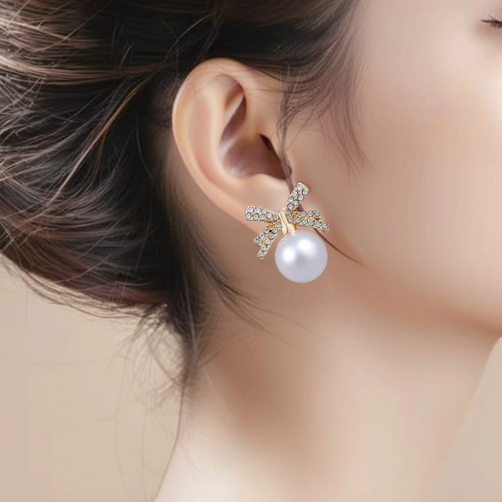 Pearl Earrings White Pearl Gold Color Bow Dangle Studs for Women Fashion Jewelry Korean Style Sparkling Rhinestone Accessories 
Pearl Earrings White Pearl Gold Color Bow Dangle Studs for Women Fashion Jewelry Korean Style Sparkling Rhinestone Accessories