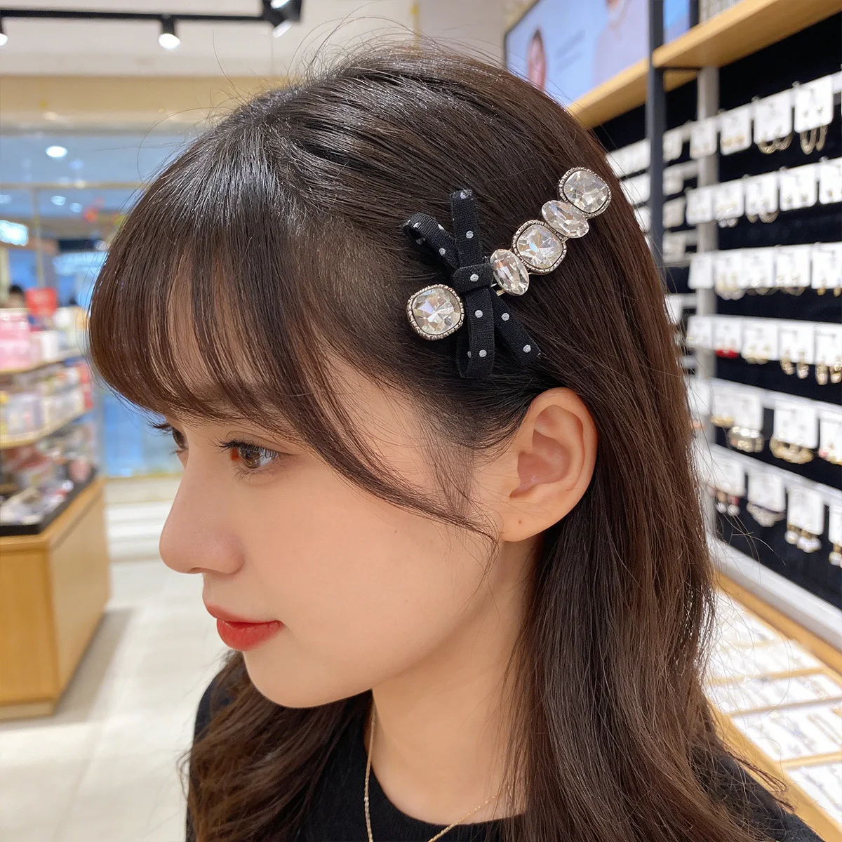 Dot Hair Clip Bow Rhinestone Side Hairpin For Women Non Slip Fringe Clips Korean Style Headwear For Thin Hair Daily Use
Dot Hair Clip Bow Rhinestone Side Hairpin For Women Non Slip Fringe Clips Korean Style Headwear For Thin Hair Daily Use