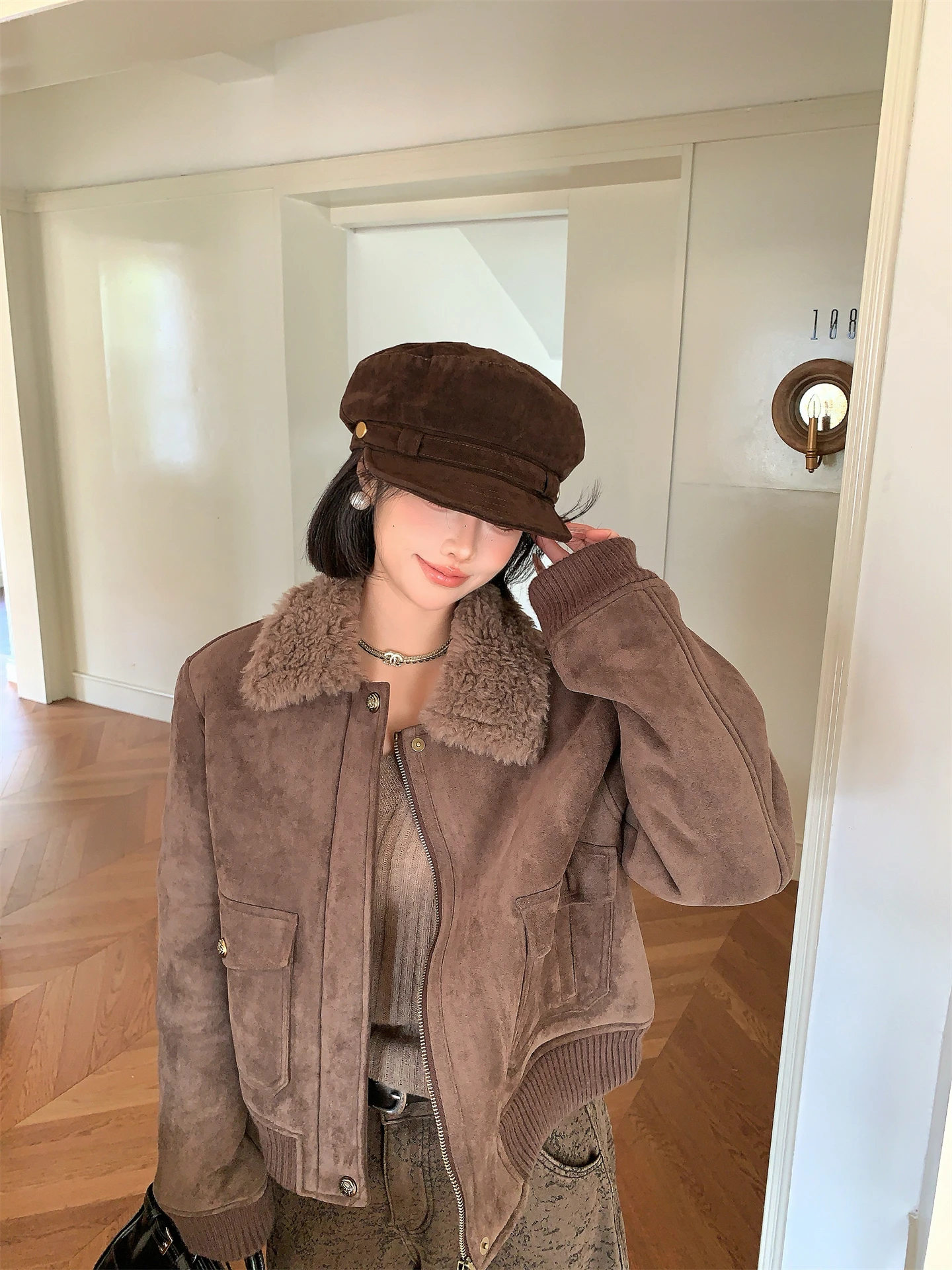 Retro Sle Faux Fur Lined Suede Jaet Women's ort Thiened Winter Outerwear Zipper Closure Color Casual Coat
Retro Sle Faux Fur Lined Suede Jaet Women's ort Thiened Winter Outerwear Zipper Closure Color Casual Coat