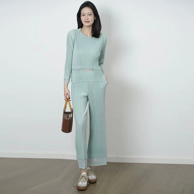 Miyake Pleated Suit 2026 New Large Size Middle-aged Women's Short-sleeved Spring Temperament Fashion Casual Two-piece Suit
Miyake Pleated Suit 2026 New Large Size Middle-aged Women's Short-sleeved Spring Temperament Fashion Casual Two-piece Suit