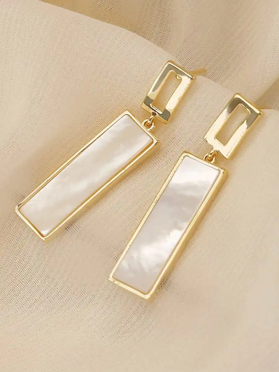 1 pair elegant vintage-style long rectangle faux pearl earrings with minimalist design
1 pair elegant vintage-style long rectangle faux pearl earrings with minimalist design