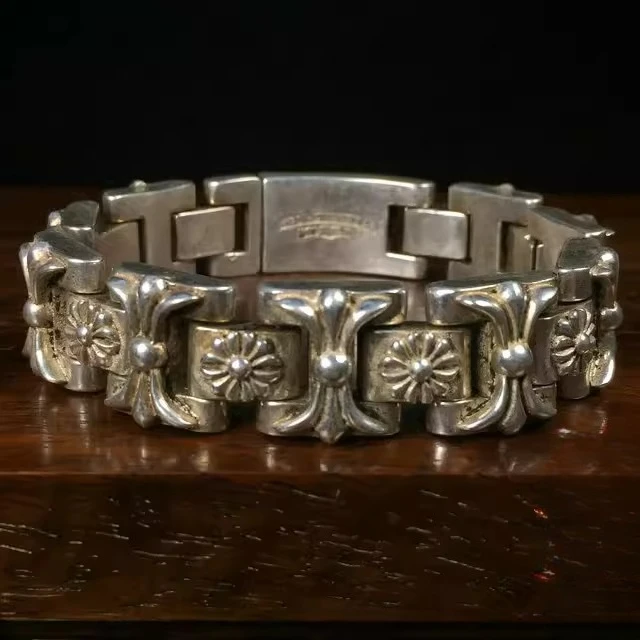 Antique Collectible Handmade Silver Chain Bracelet with Traditional Patterns - Unisex Birth Gift Jewelry
Antique Collectible Handmade Silver Chain Bracelet with Traditional Patterns - Unisex Birth Gift Jewelry