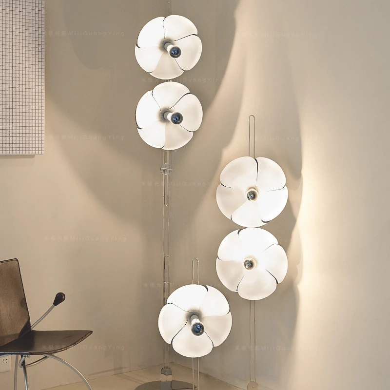Mi Aurora Shadow INS Creative Rotating Foldable Petal Floor Light Designer Style Living Room Sofa Next Flower Light
Mi Aurora Shadow INS Creative Rotating Foldable Petal Floor Light Designer Style Living Room Sofa Next Flower Light