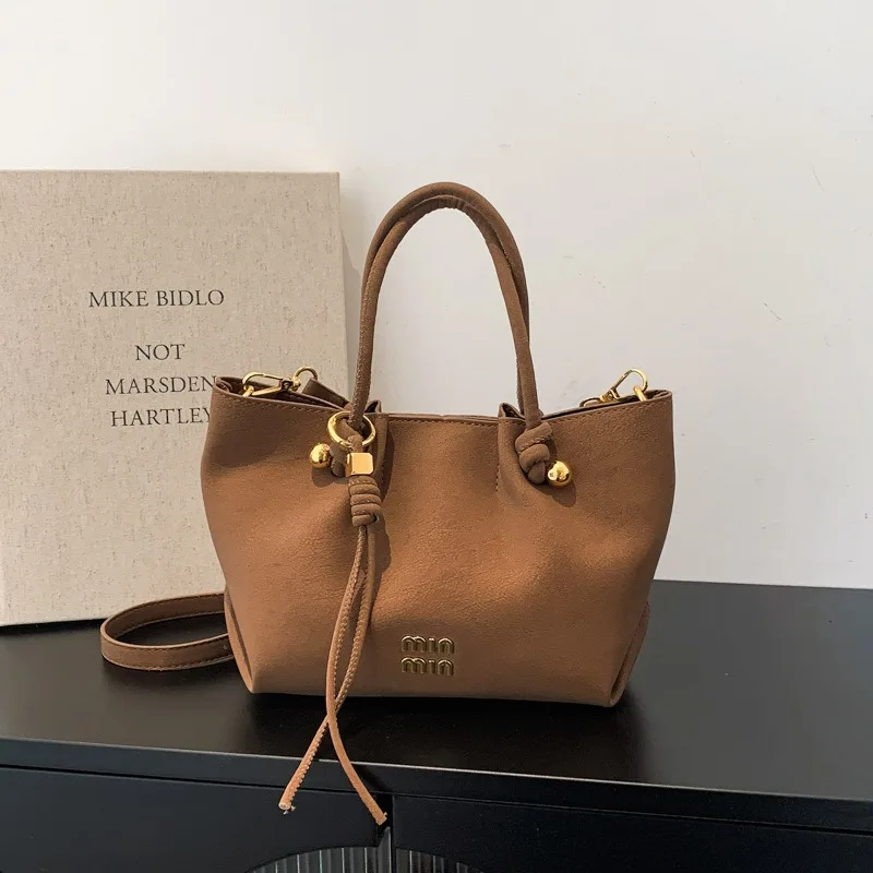 New Women's Retro Bucket Bag - Stylish Mini Handheld Design, Versatile Shoulder Crossbody Bag for Daily Commute & Casual Outings
New Women's Retro Bucket Bag - Stylish Mini Handheld Design, Versatile Shoulder Crossbody Bag for Daily Commute & Casual Outings