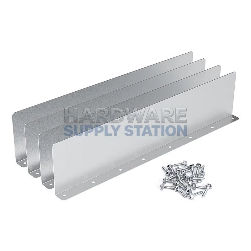 Дождевая водосточная планка, защищающая от брызг, используется как направляющая для водоотвода в углах крыш домов.
Дождевая водосточная планка, защищающая от брызг, используется как направляющая для водоотвода в углах крыш домов.