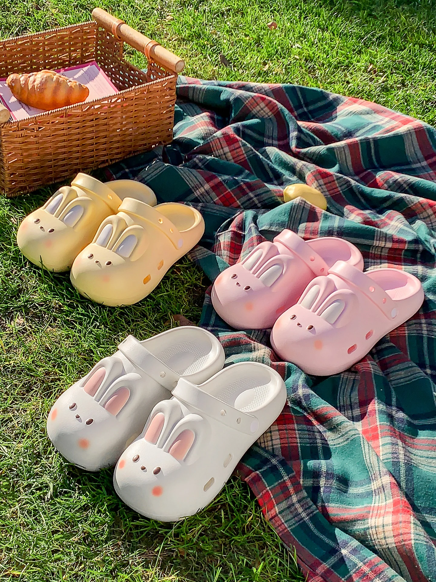 Cute Beaver Cartoon Slippers Women Men Summer EVA Soft Platform Slides Antibacterial Shock Absorption Non-slip Home Bathroom San
Cute Beaver Cartoon Slippers Women Men Summer EVA Soft Platform Slides Antibacterial Shock Absorption Non-slip Home Bathroom San