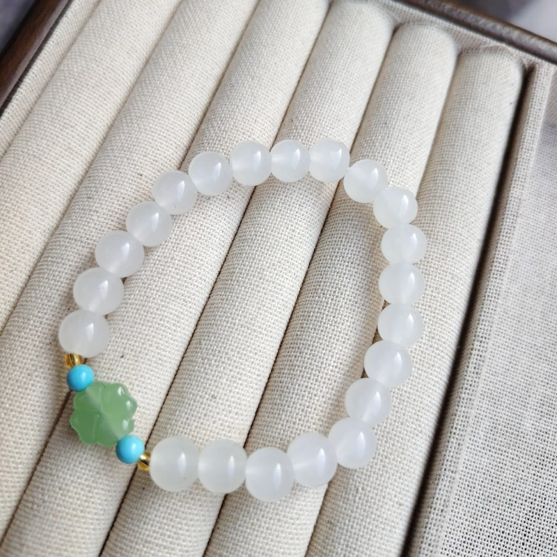 Exquisite White Glazed Four-leaf Clover "Fashion" Bracelet Fashion Model
Exquisite White Glazed Four-leaf Clover "Fashion" Bracelet Fashion Model